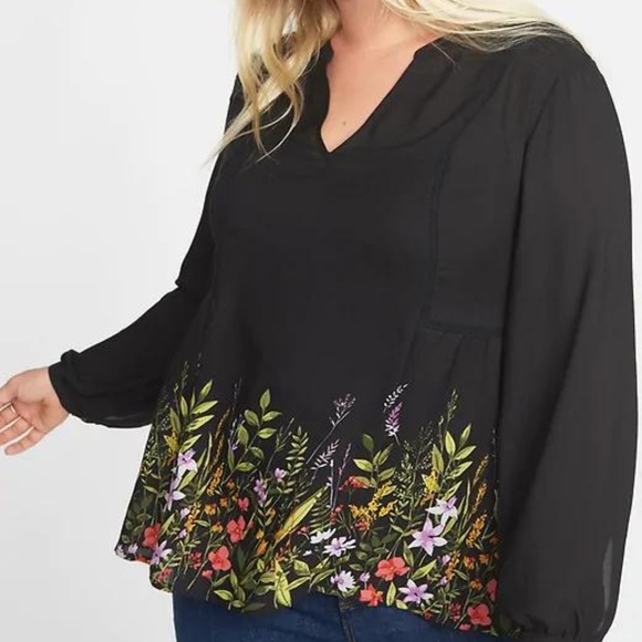 Old Navy Plus-Size Split-Neck Georgette Swing Top - Picture 3 of 6
